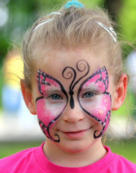 Activities and events at the children's club at La Gabinelle campsite near Béziers