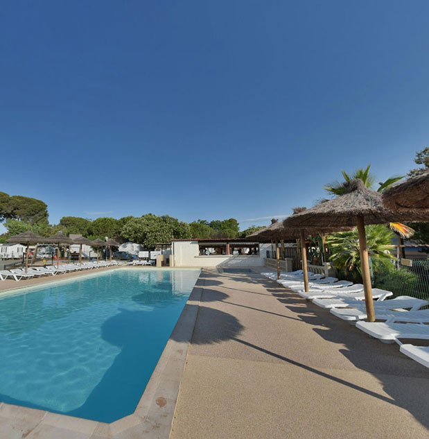 Badetage im Schwimmbad des Campingplatzes La Gabinelle im Hérault in Sauvian