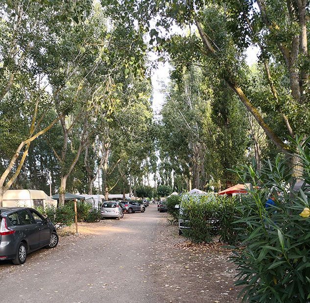 Les emplacements de camping pour tente, caravanes et camping-car, de La Gabinelle, camping près de Sérignan