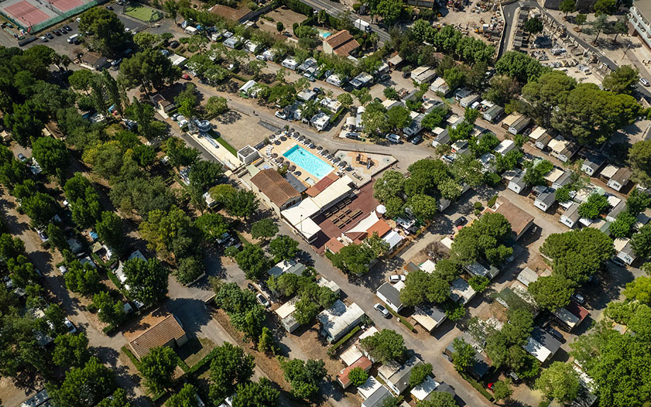 Vue aérienne du camping La Gabinelle près de Béziers