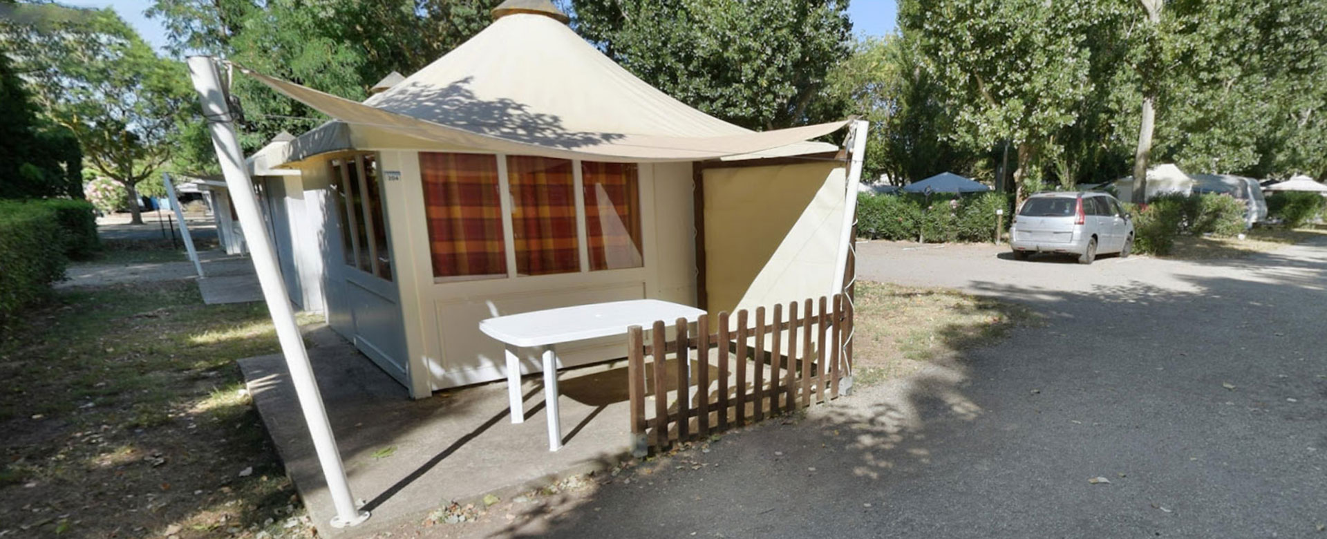 Canvas bungalow rentals in Sauvian at La Gabinelle campsite between Béziers and Sérignan