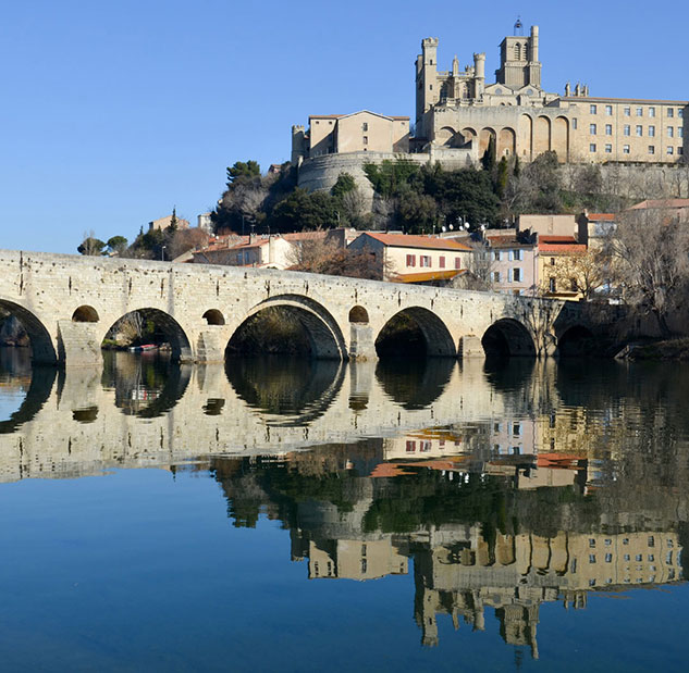 Béziers en de Kathedraal Saint-Nazaire, te bezoeken tijdens uw vakantie op Camping 