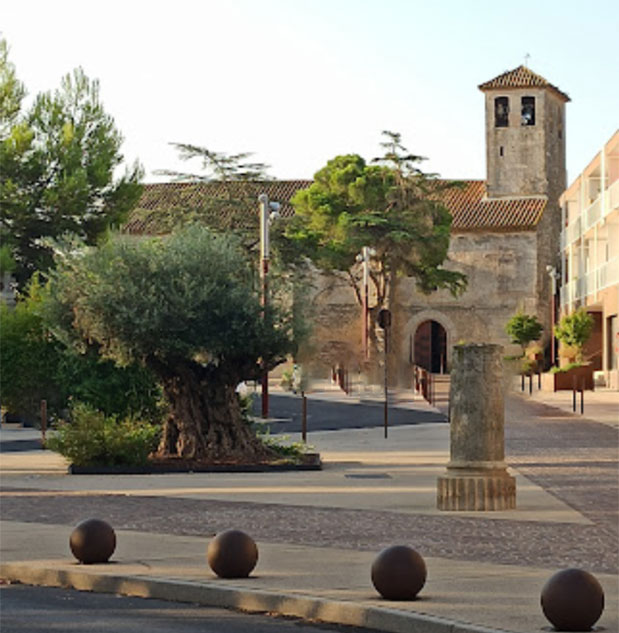 Sauvian and its church, the town where La Gabinelle campsite is located